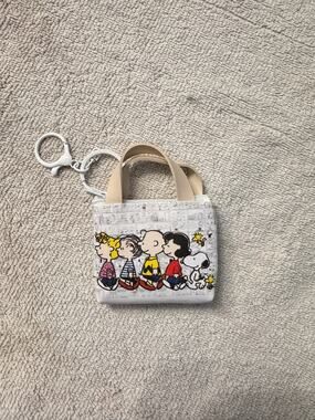Peanuts Snoopy and Friends  keychain mini purse with zipper